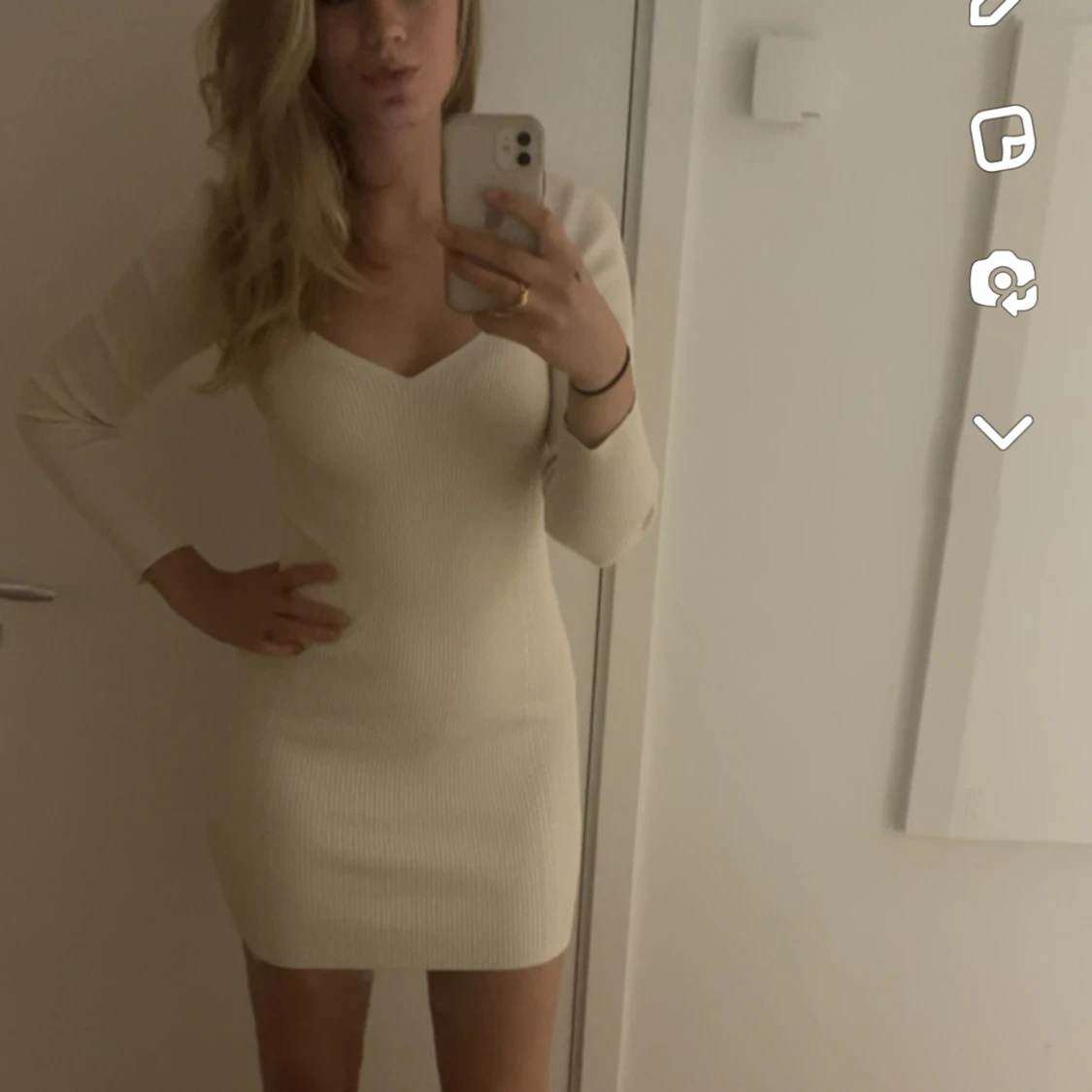 Beige/vit  klänning från chiquelle  - 90