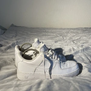 Nike Air Force 1 - Nike air force 1 storlek 40. Ord-pris  1.100. Cond 8/10: använt ett fåtal gånger. 