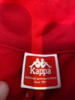Kappa zip hoodie - Vintage Röd kappa zip hoodie använd några gånger 