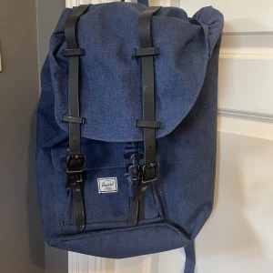 Herschel ryggväska  - Nypris 1300, köparen står för frakt