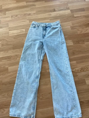 Jeans - Jeans med mid Rise och sitter fint på kroppen🥰skriv för fler bilder