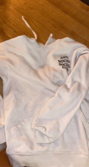 Hoodie - Går inte att köpa längre och den är knappt använd, nypris 2700