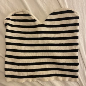 Bandeau topp - Randig bandeau topp från hm! Köpt i vintras men aldrig använd🤗