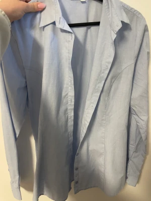 Har två figur syda shortor i bra skick endast änvönda en gång  - Dem är i storlek medium 