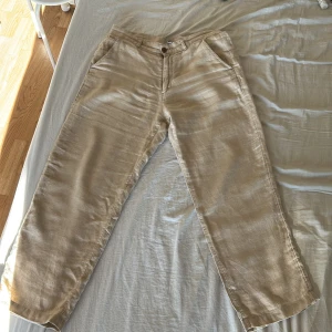 Linnebyxor Herr H&M - Beiga Linnebyxor, relax fit, skick: Använt några gånger, inga hål eller fläckar