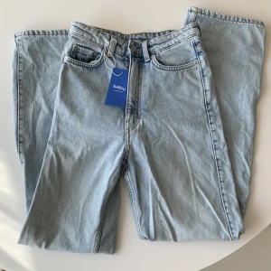 Weekday jeans  - Otroligt snygga weekday jeans som jag köpt på sellpy men tyvärr så var de alldeles för små på mig, dom har inga defekter och är så gott som nya! har ni frågor skicka pm⚡️