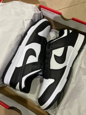 Panda Dunks Low - Panda dunks low strl 40. Oanvända säljer pga fel strl
