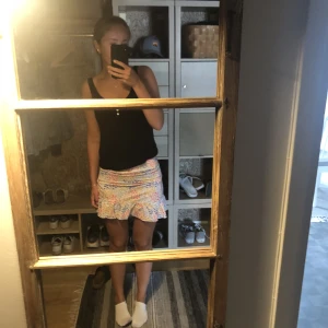 Kort kjol - Färgglad kjol från Gina💗