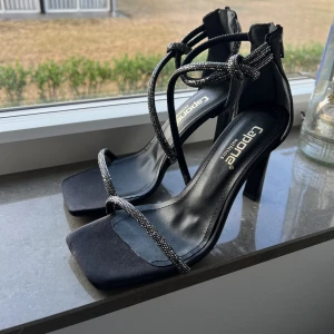 Klackskor  - Aldrig använda då de tyvärr är för stora för mig. Sulan är väldigt mjuk & skön💗