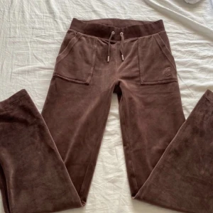 Juicybyxor - Säljer dessa juicy byxor då dem inte kommer till användning, dem är precis som nya endast anväda 4ggr, vid intresse kontakta mig. Tryck inte på köp direkt!