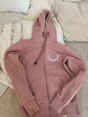 Peak performance kofta - Fin gammalrosa kofta från peak performance. 