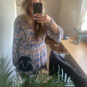 Stella väska  - Säljer min Stella liknade väska köpt från stezzi.  Använd 1 gång. Skriv för fler bilder eller funderingar. 