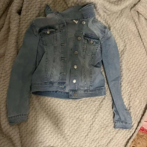 Jeans jacka  - En fräsch jeans jacka 