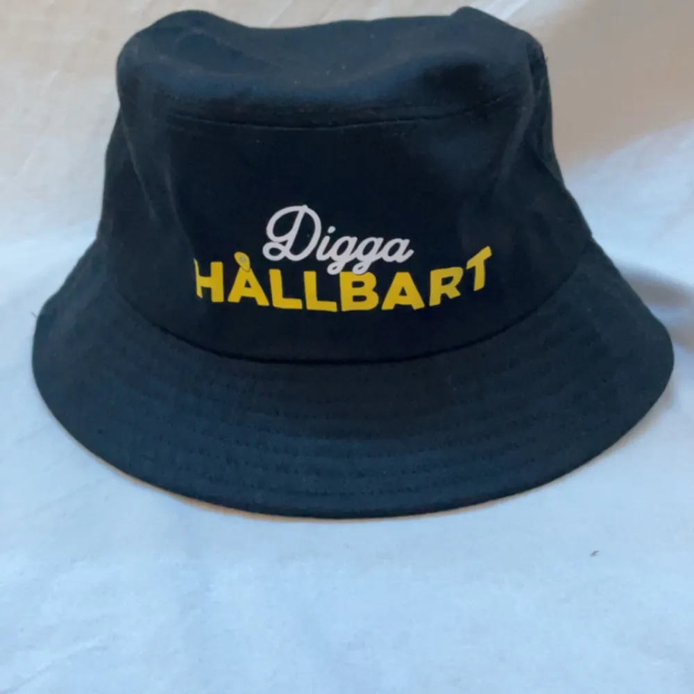 Pantamera bucket hat limited edition, Alla bucket hats är i ny skick, Vann dom på dreamhack så därför går den inte att köpa nån stans.. Övrigt.