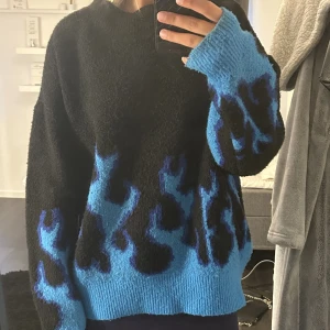 Stickad tröja - Säljer denna coola stickade tröjan då den aldrig används💋 nypris 229 kr