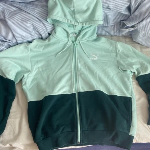 Märkeskofta - Sååå himla fin och sommrig kofta🌸 Sparsamt använt Köpt i London