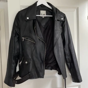 Oversized bikerjacka - Lamb leather, knappt använd så i fint skick.