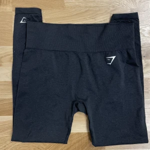 Gymshark tights - Jättefina svarta Gymshark träningstight i storlek L.