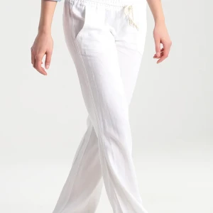 Roxy linnebyxor  - Säljer nu dessa snygga linnebyxor från Roxy i storlek M (små i storlek) passar mig som är ca 1.70