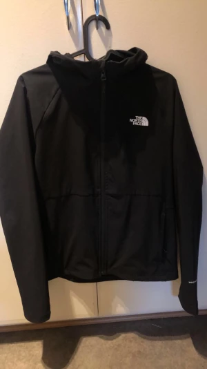 North face jacka dam - North face vindjacka dam storlek S, Inte använd så mycket då den blivit för stor