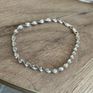 Super fint armband  - Super fint armband , säljer då jag inte använder silver smycken längre! 