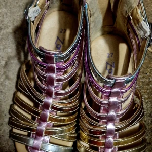 Barnskor - Fina barnskor. Knappt använda. 