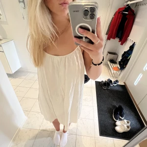 Sommar klänning - Så söt klänning till sommaren i linne tyg storlek M🫶