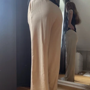 Byxor - Sköna byxor från bikbok. Storlek S, använd fåtal gånger!💕