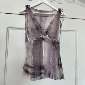 Topp - Söt lila topp som jag sytt in något i midjan ❤️