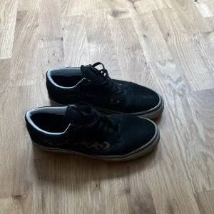 Skor - Låga Vans med Leo mönster i storlek 36