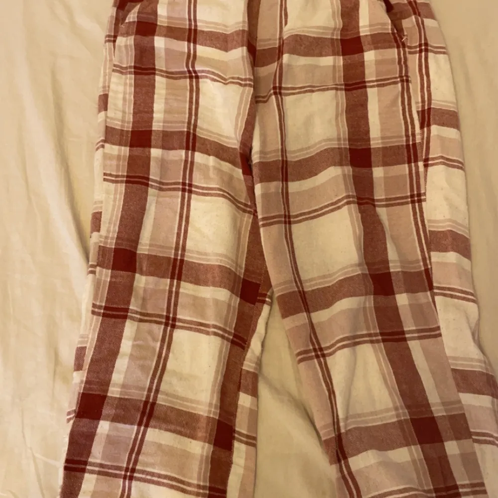 Ett rutigt pyjamas set från Kappahl . Toppar.