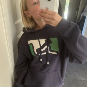 Hoodie  - Cool hoodie köpt second hand!