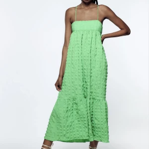 Klänning - Klänning från Zara, i storlek M. Använd 1 gång