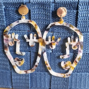 Statement örhängen med ansikte  - Ej tunga  Oanvända 