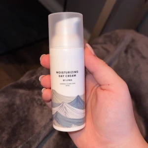 Dag kräm - Säljer denna dagkräm från lyko. Aldrig använd då jag redan har en. Nypris 99kr säljer för 40kr + frakt 