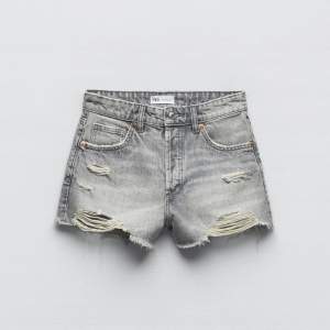 Zaras populära Mid shorts, använda ca, 4 gånger så som nya. 