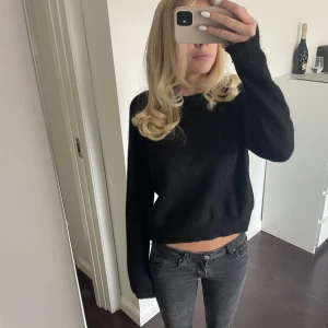 Stickad tröja - Svart stickad tröja ifrån zara!!
