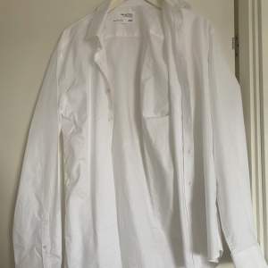 Selected homme skjorta i vit, aldrig använd köpt för 300kr, köparen står för frakten
