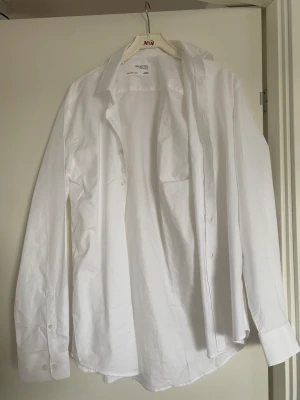 Selected/ Homme - Selected homme skjorta i vit, aldrig använd köpt för 300kr, köparen står för frakten