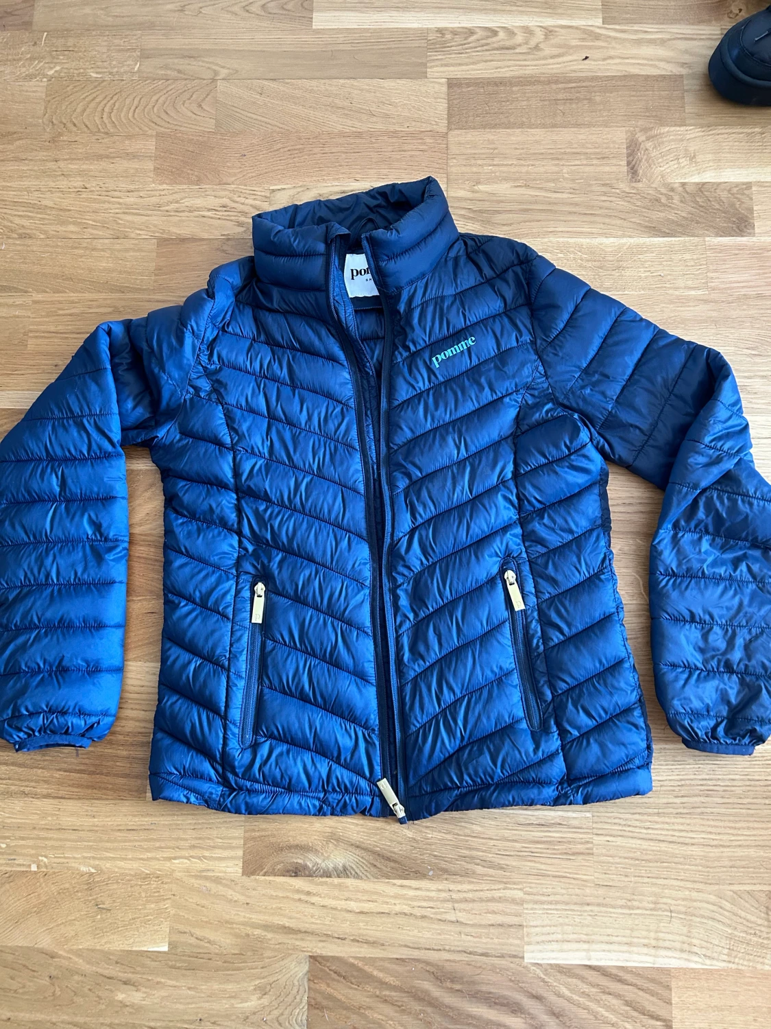 Marinblå pommejacka