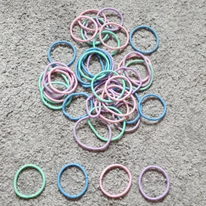 40 st hårsnoddar  - 40 st hårsnoddar, säljer för att jag köpte för många, jätte bra och oanvända, kontakta vid intresse och pris diskuteras ❤️