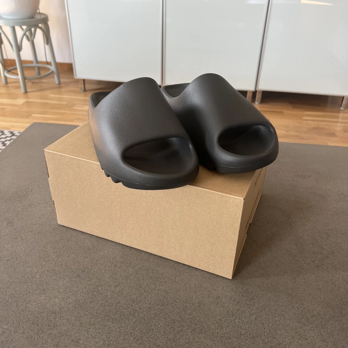 Yeezyz slides onyx - 1