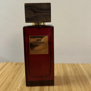 Rituals - Eau D’orient - 60ml flaska av Eau D’Orient av Rituals. Doftar otroligt gott. Ca 70% av flaskan kvar. Nypris: 619kr. Säljer för 200kr.