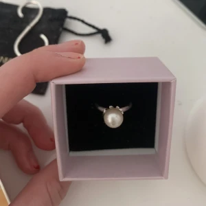 Ring  - Ring med en pärla på!