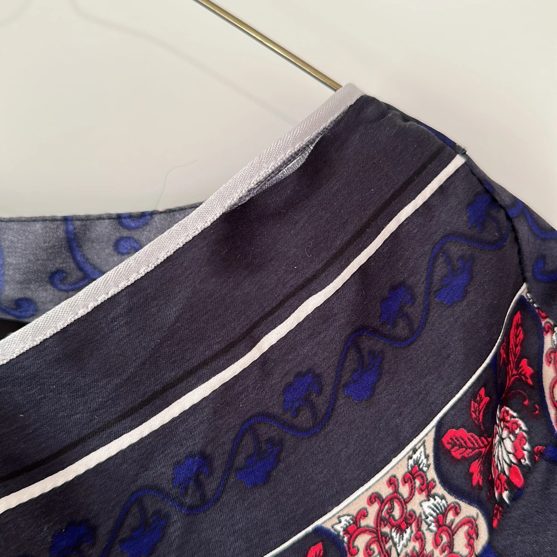 Marinblå siden  - 91