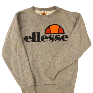 Ellesse tröja - Ellesse tröja som aldrig är använd. Tröjan är i storlek Xs.