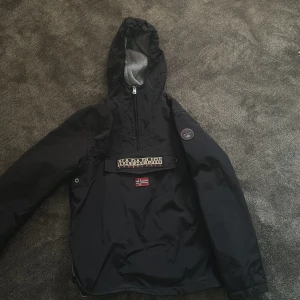 Napapijiri jacka - Snygg jacka som inte är mycket använd nypris 1300kr.