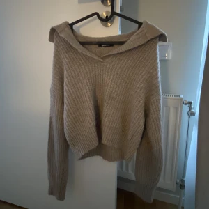 Stickad tröja - Använd 1 gång, säljer då den inte kommer till användning, strlk xs🫶🏽
