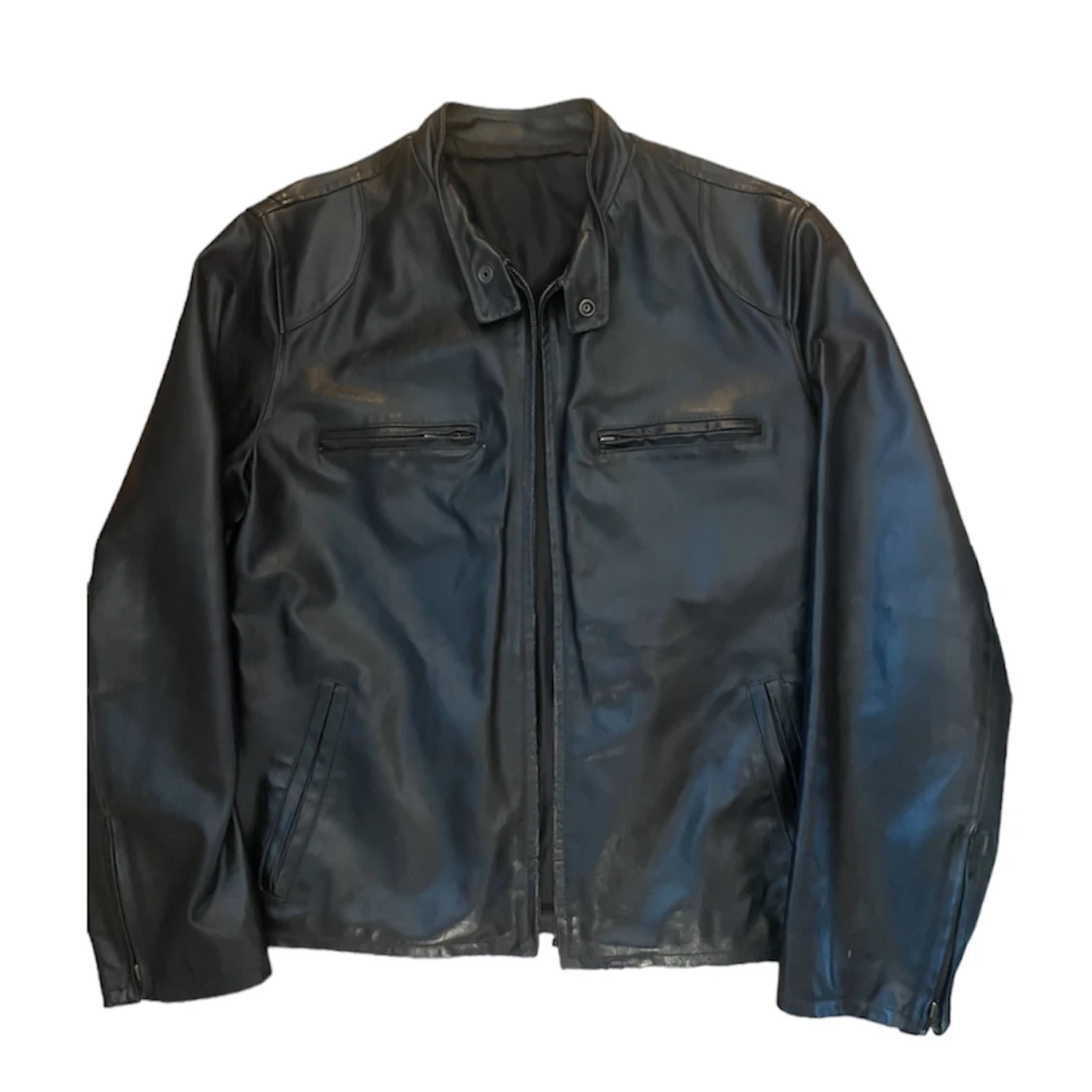 Svart läderjacka, Vera Pelle