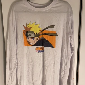 Naruto tröja  - Naruto tröja köpt från spanien. Säljer då jag inte använder den. Skriv för fler bilder eller frågor💕